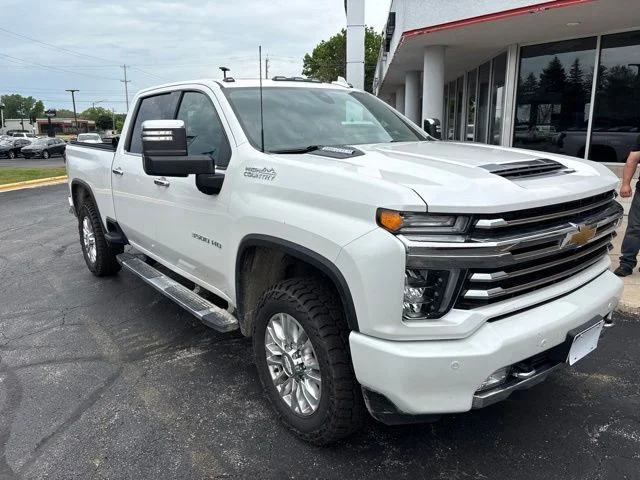 Used 2020 Pearl Chevrolet High Country image 5