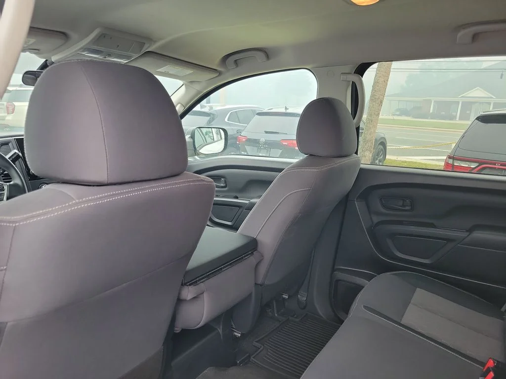 Used 2022 Glacier White Nissan S image 27