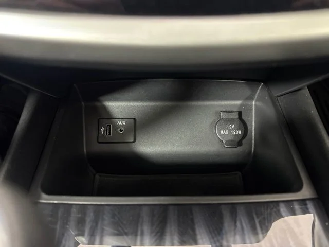Used 2018 White Nissan 2.5 SL image 16