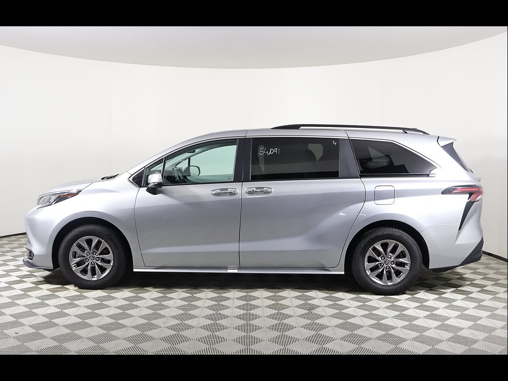 Used 2025 Celestial Silver Metallic Toyota XLE 8-Passenger image 3