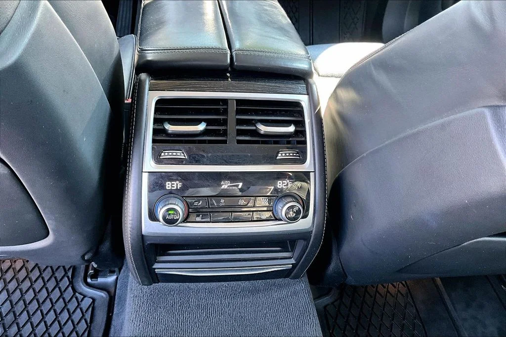 Used 2022 Black BMW 740i image 25