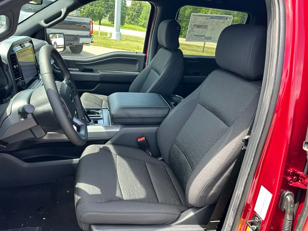 New 2026 Ruby Red Metallic Tinted Clearcoat Ford XLT image 10