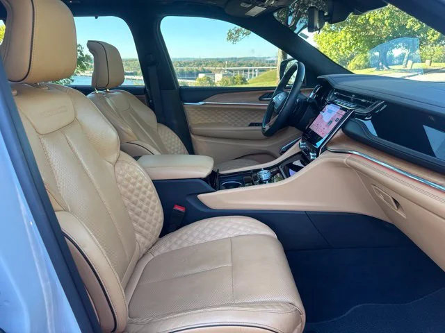 Used 2025 White Jeep Summit image 10