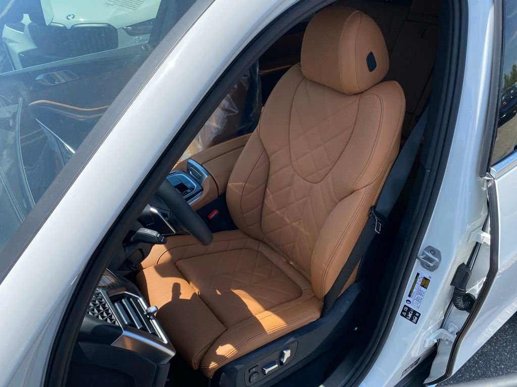 New 2026 Alpine White BMW xDrive40i image 11