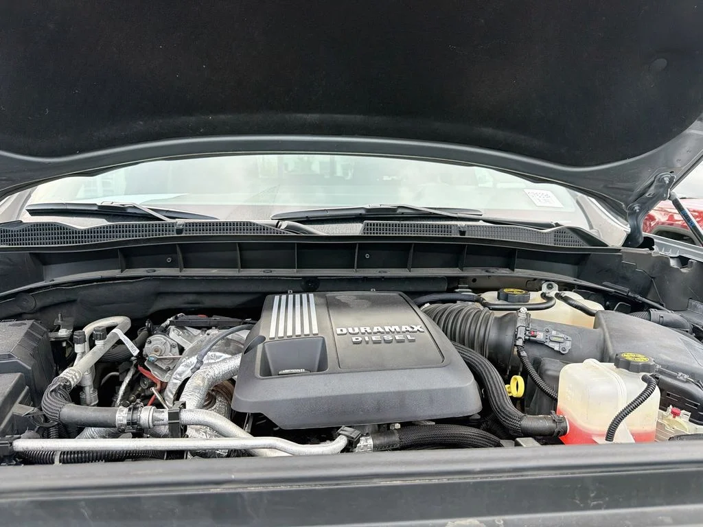 Used 2023 Sterling Metallic GMC AT4 image 34