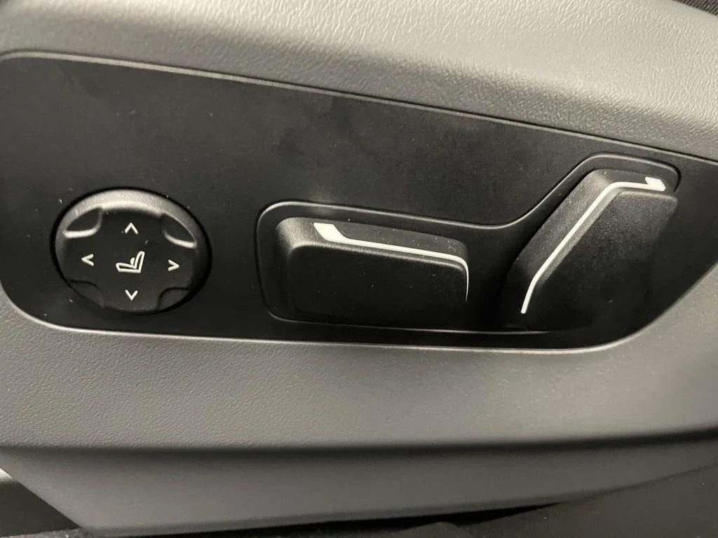 2026 BMW 5 Series 550e - Photo 14