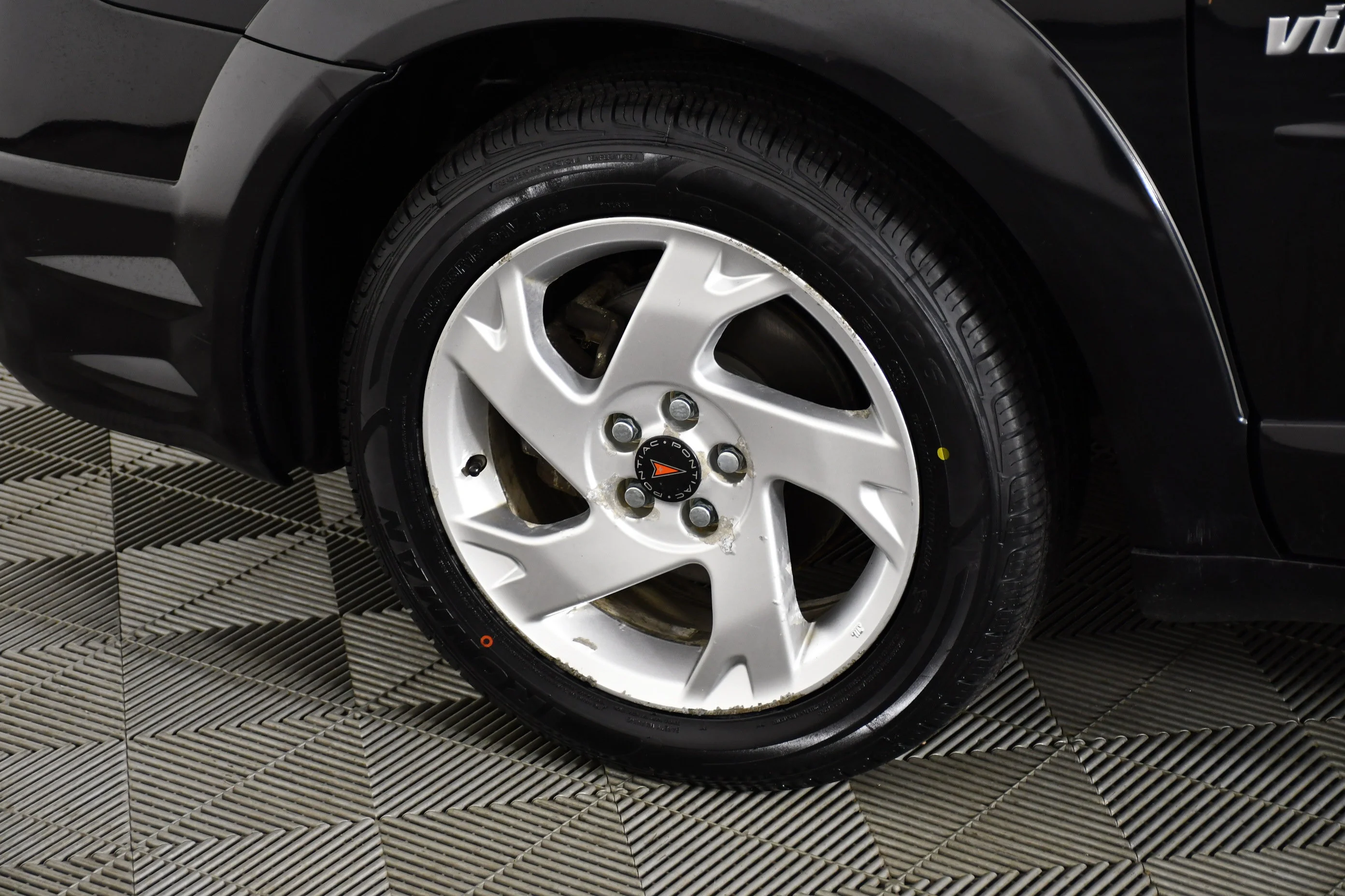Used 2005 Abyss Black Pontiac Base image 46