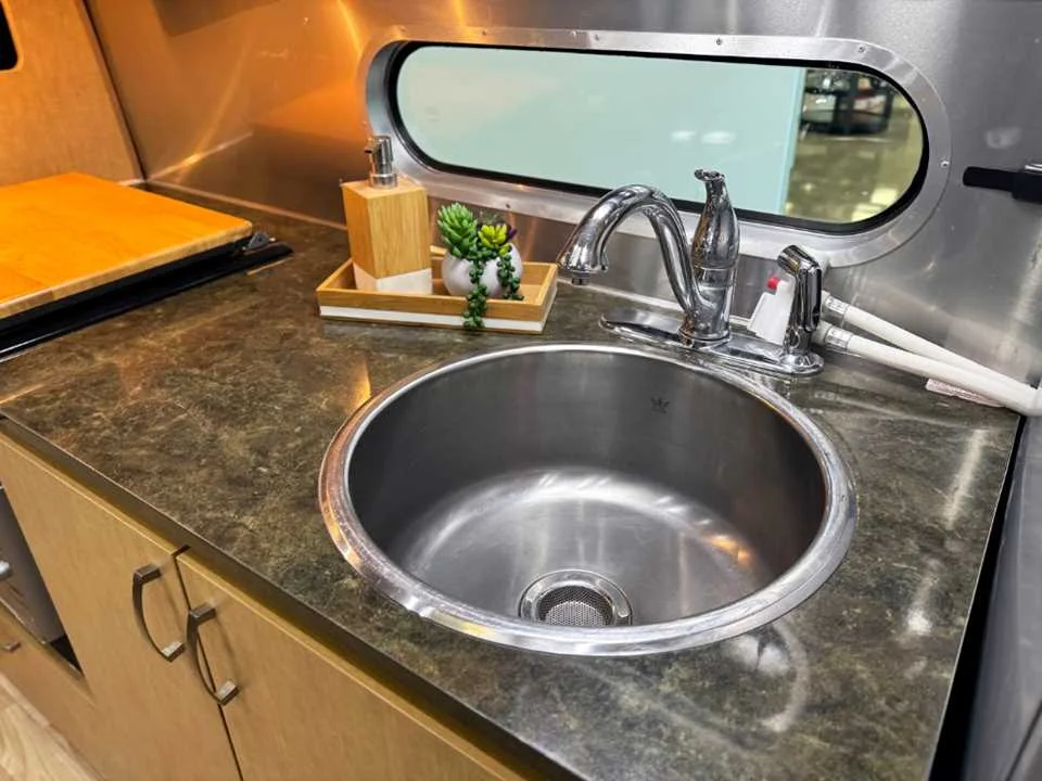 Used 2015  AIRSTREAM  image 17