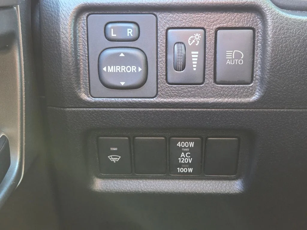 Used 2021 White Toyota SR5 image 33