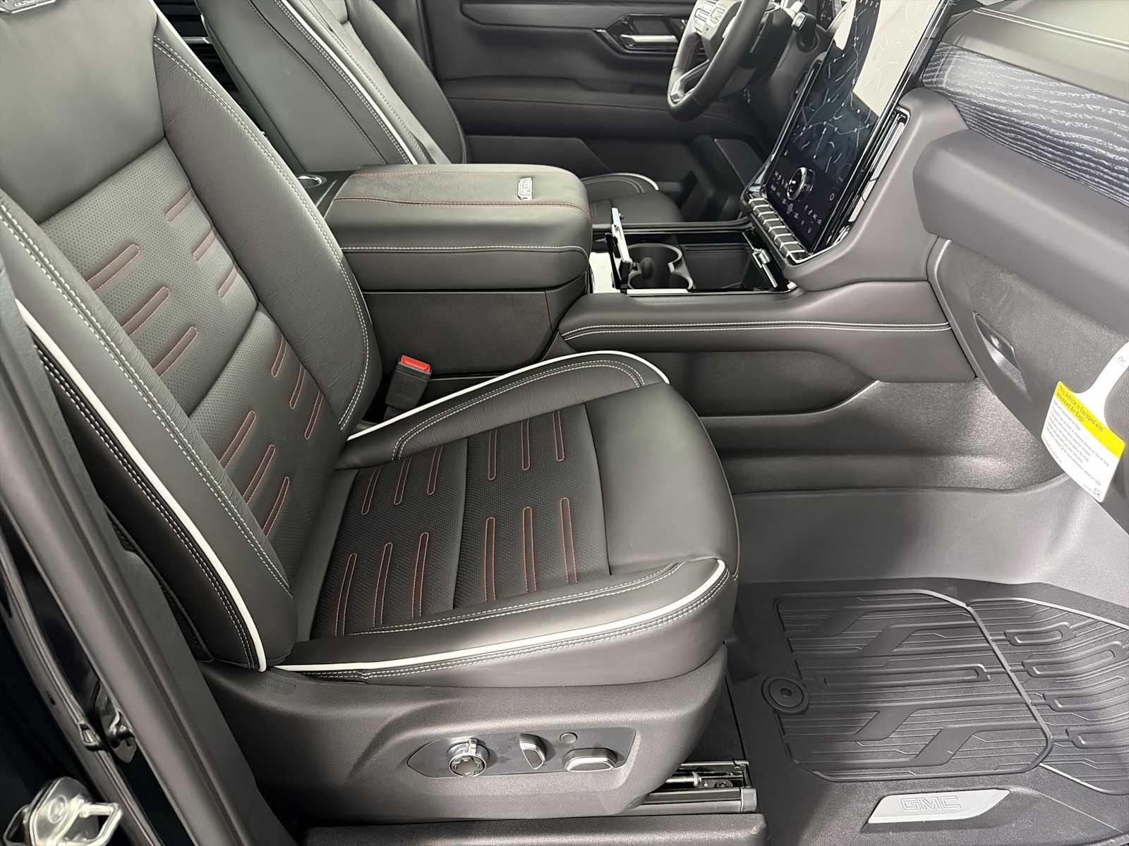 2026 GMC Yukon XL AT4 Ultimate - Photo 11