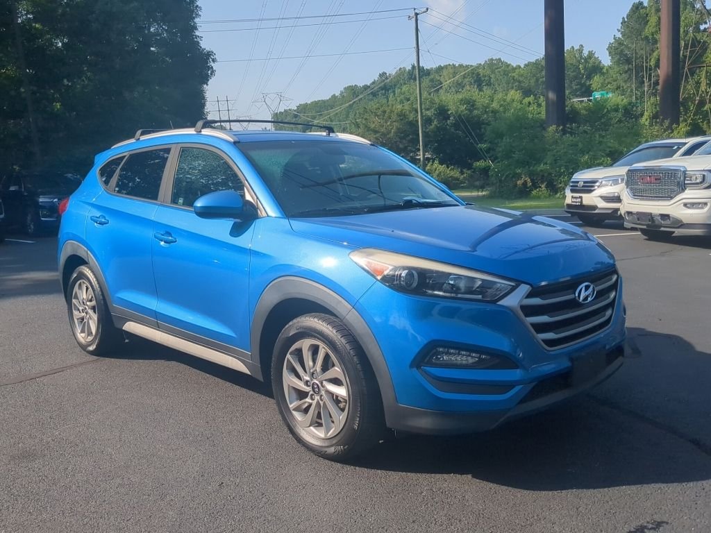 Used 2017 Blue Hyundai SE image 3