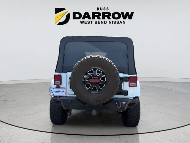 Used 2017 White Jeep Unlimited Sahara image 4