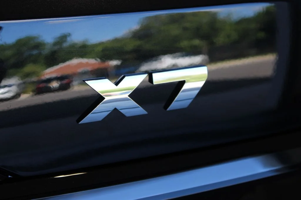 New 2027 Black Sapphire Metallic BMW M60i image 35