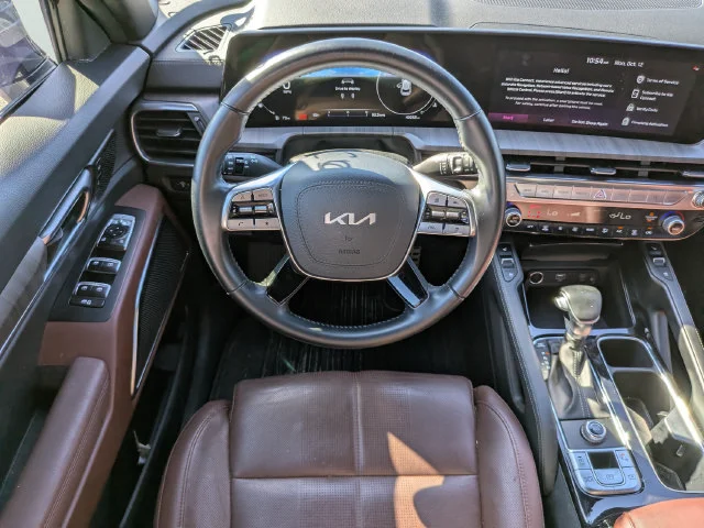 Used 2023 Silver Kia SX image 11