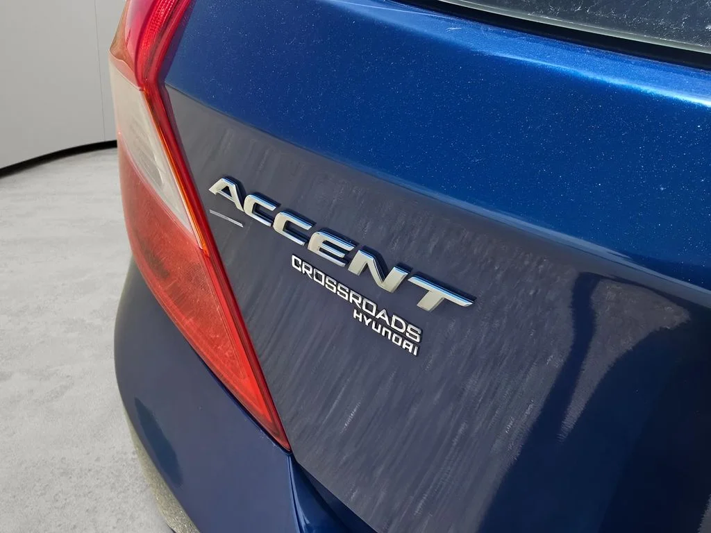 Used 2017 Pacific Blue Pearl Hyundai SE image 30