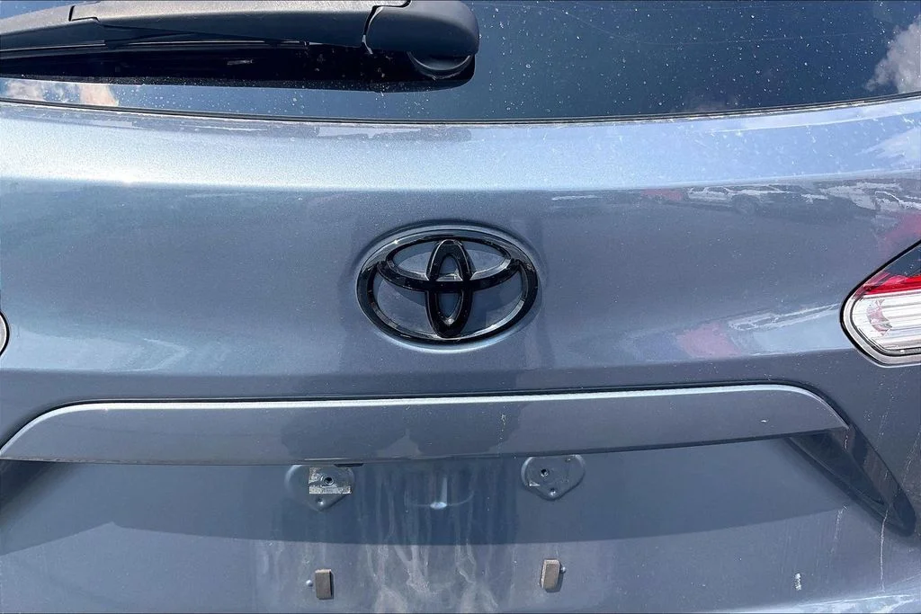 Used 2023  Toyota LE image 31