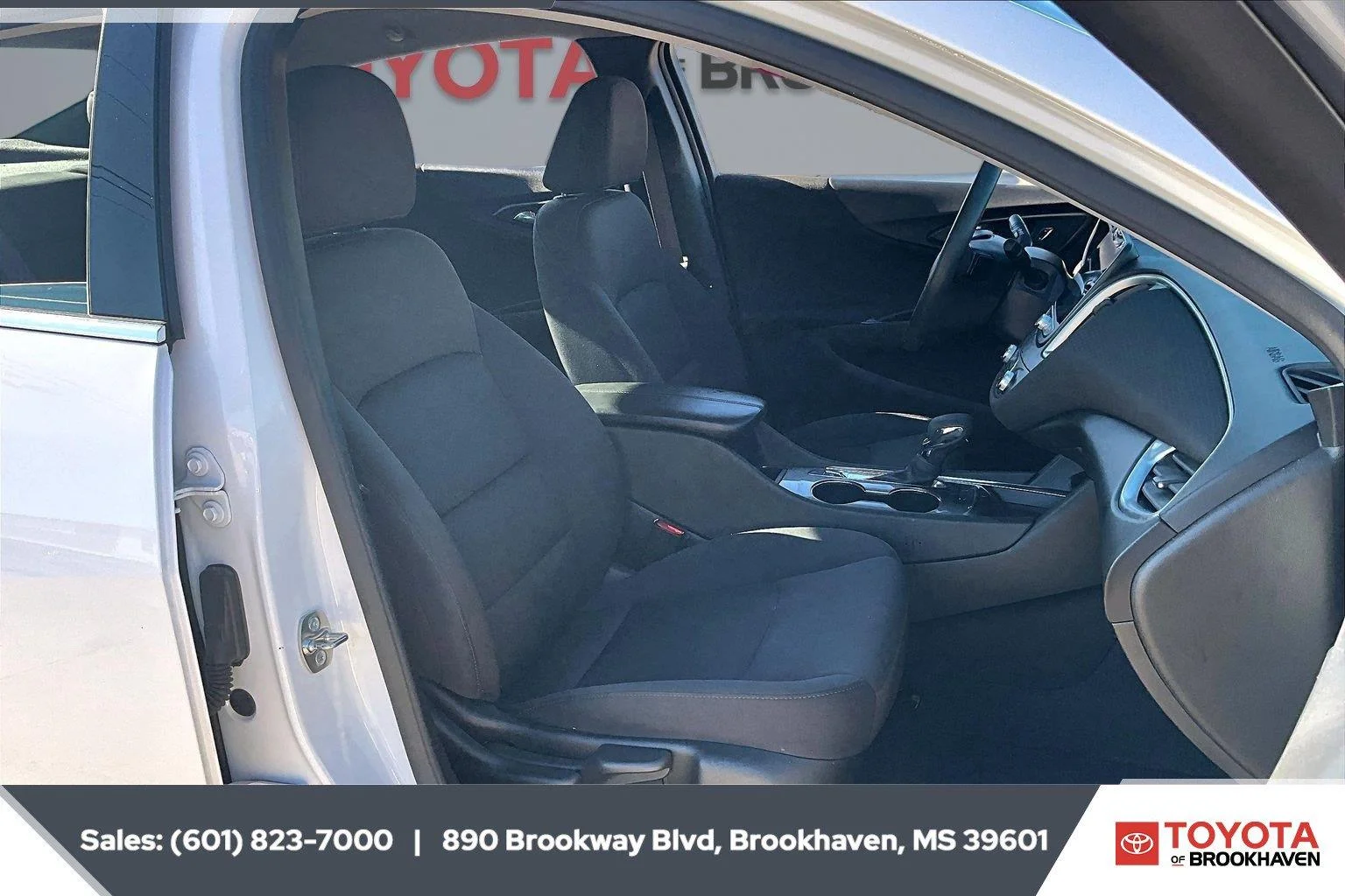 Used 2024 Summit White Chevrolet LT image 6
