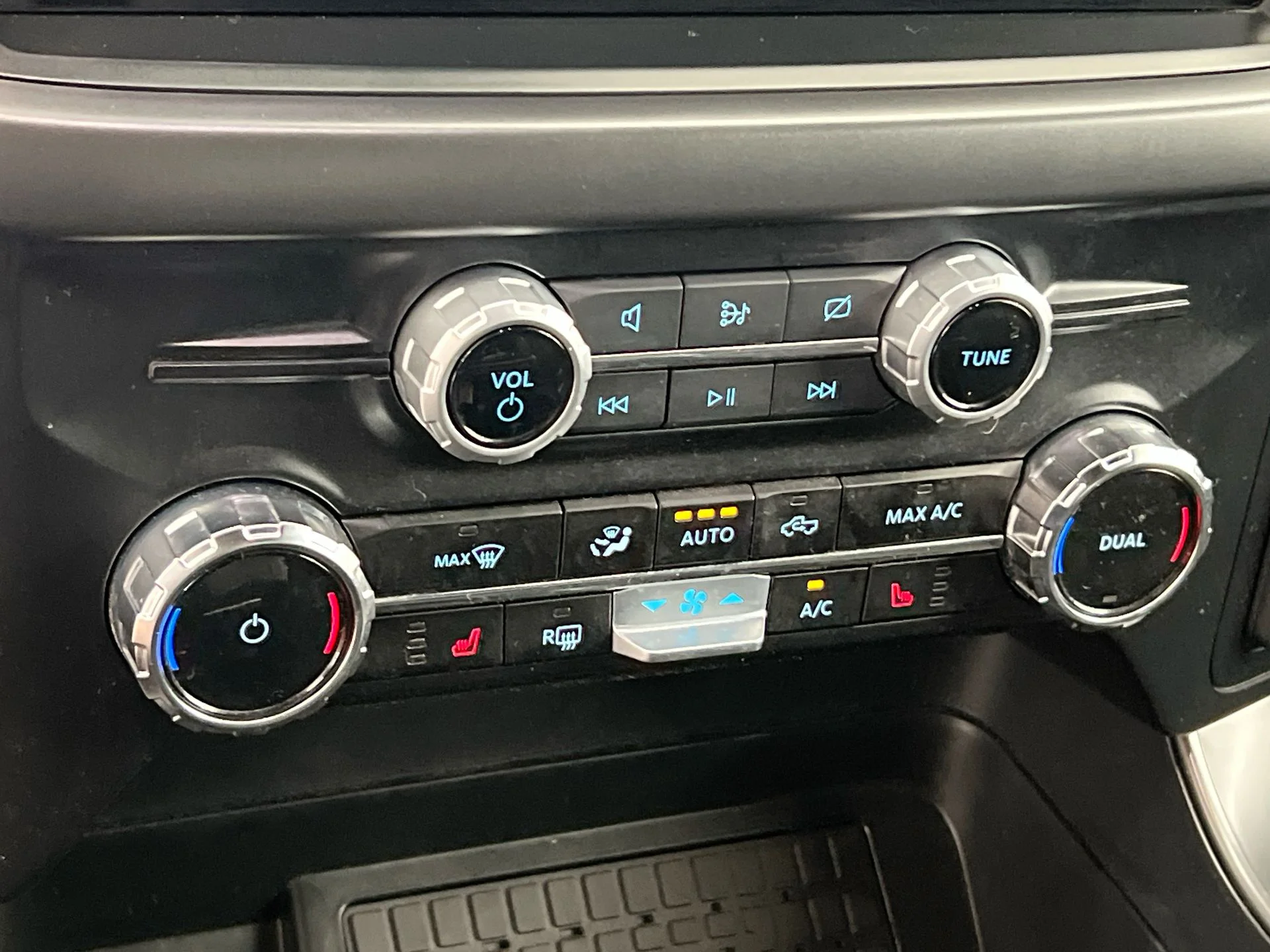 Used 2024 Black Ford XLT image 25