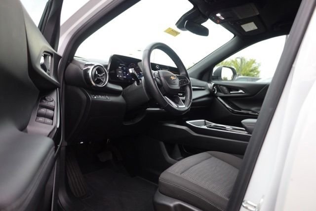 Used 2025 White Chevrolet LT image 5