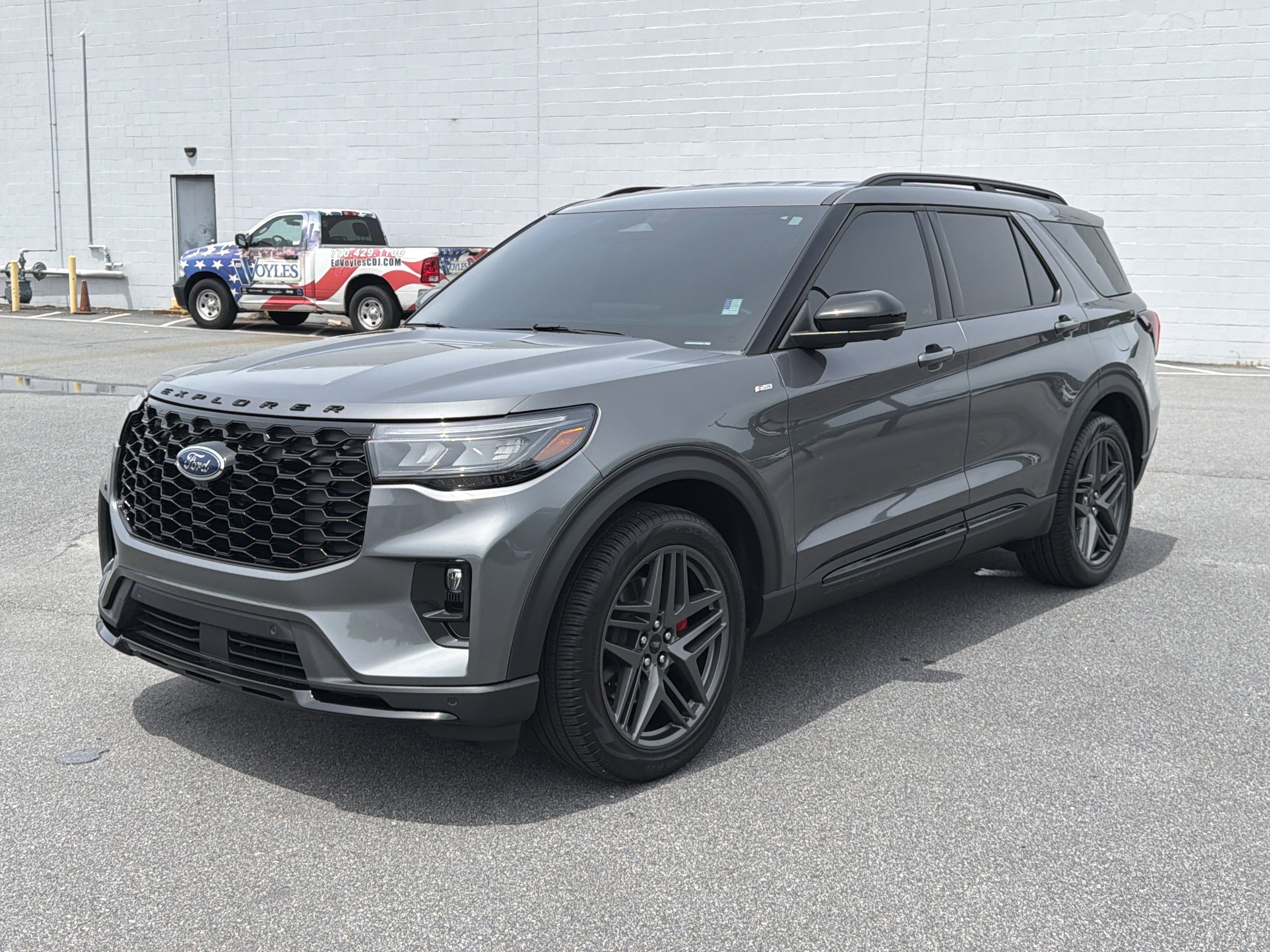 Used 2025 Gray Metallic Ford ST-Line image 3