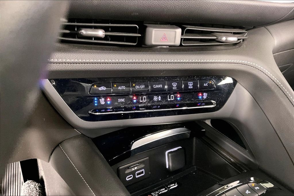 Used 2023 Black Buick Avenir image 13