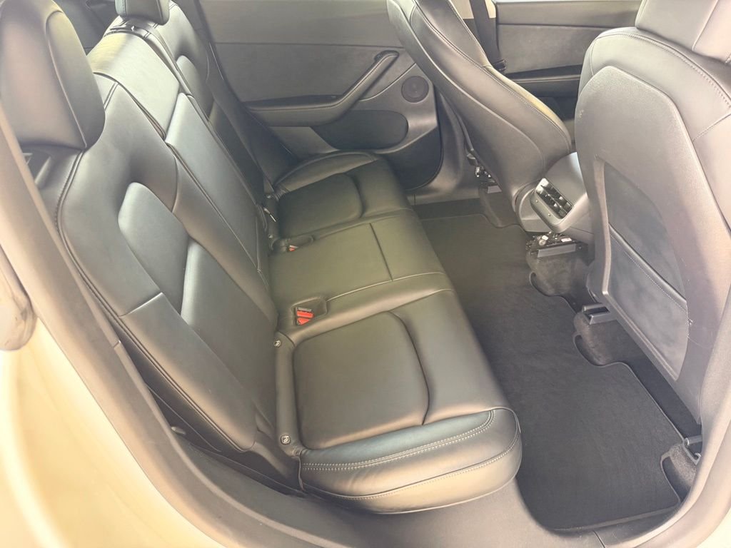 Used 2021  Tesla Long Range image 32