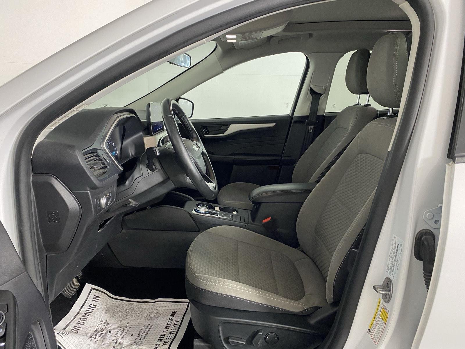 Used 2022 Oxford White Ford SE Hybrid image 25