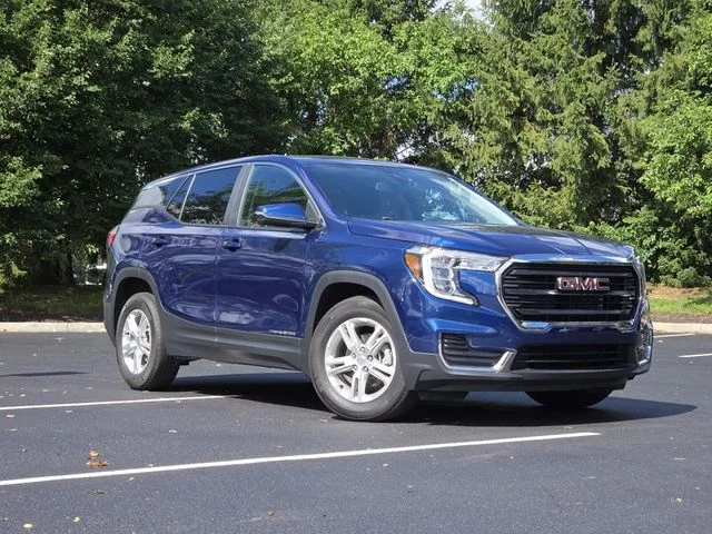 Used 2023 Marine Metallic GMC SLE image 3