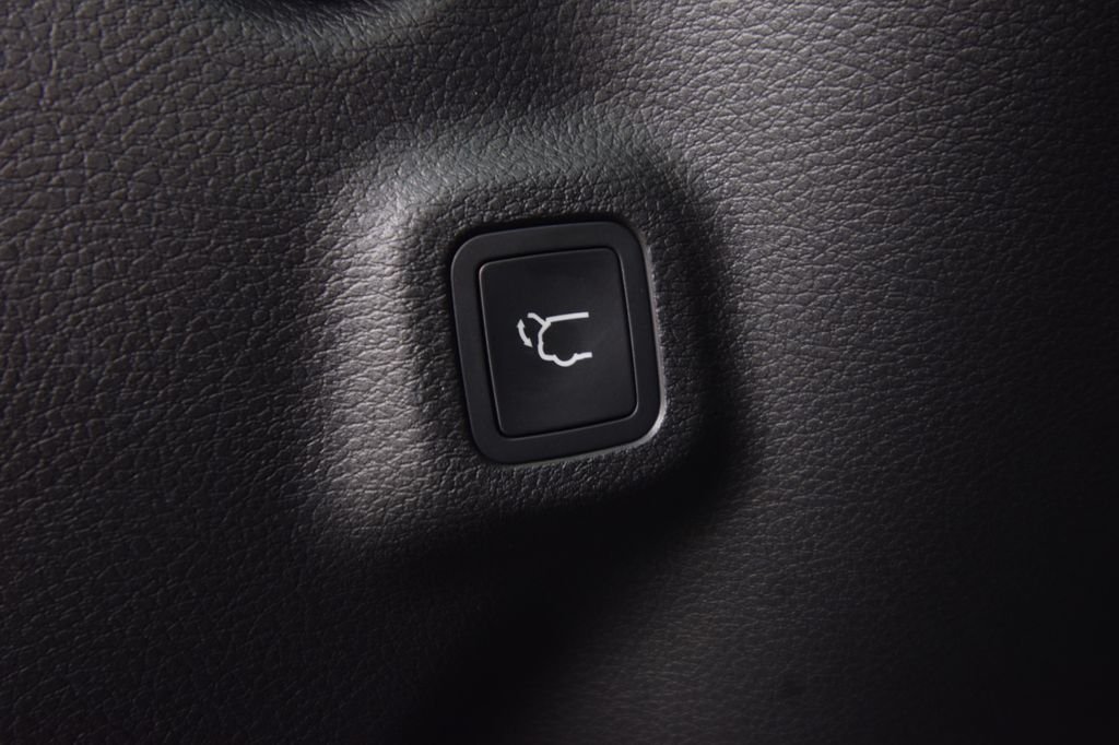New 2026 Diamond Black Crystal Pearlcoat Jeep Latitude image 38