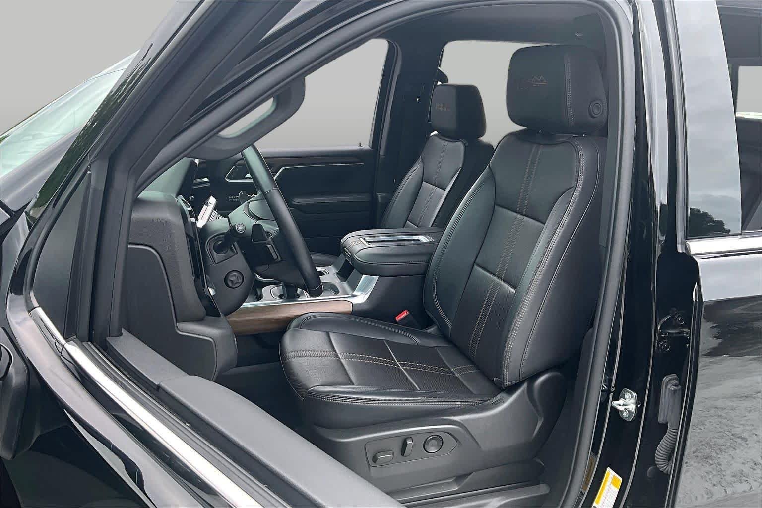 Used 2022 Black Chevrolet High Country image 8