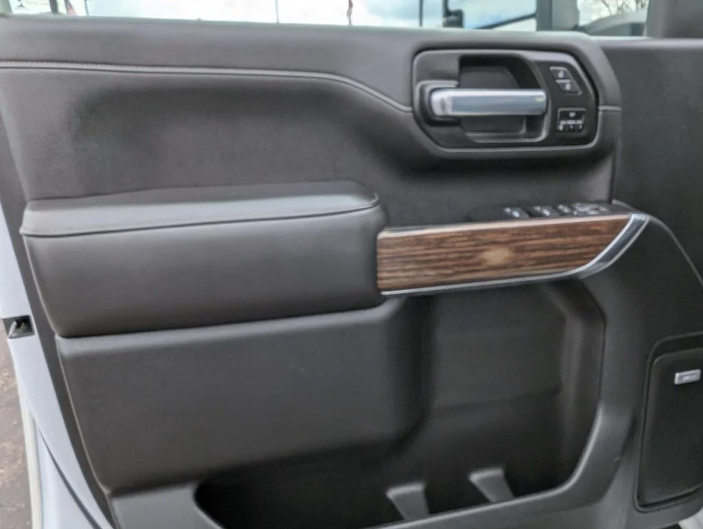 Used 2021 White Chevrolet High Country image 13