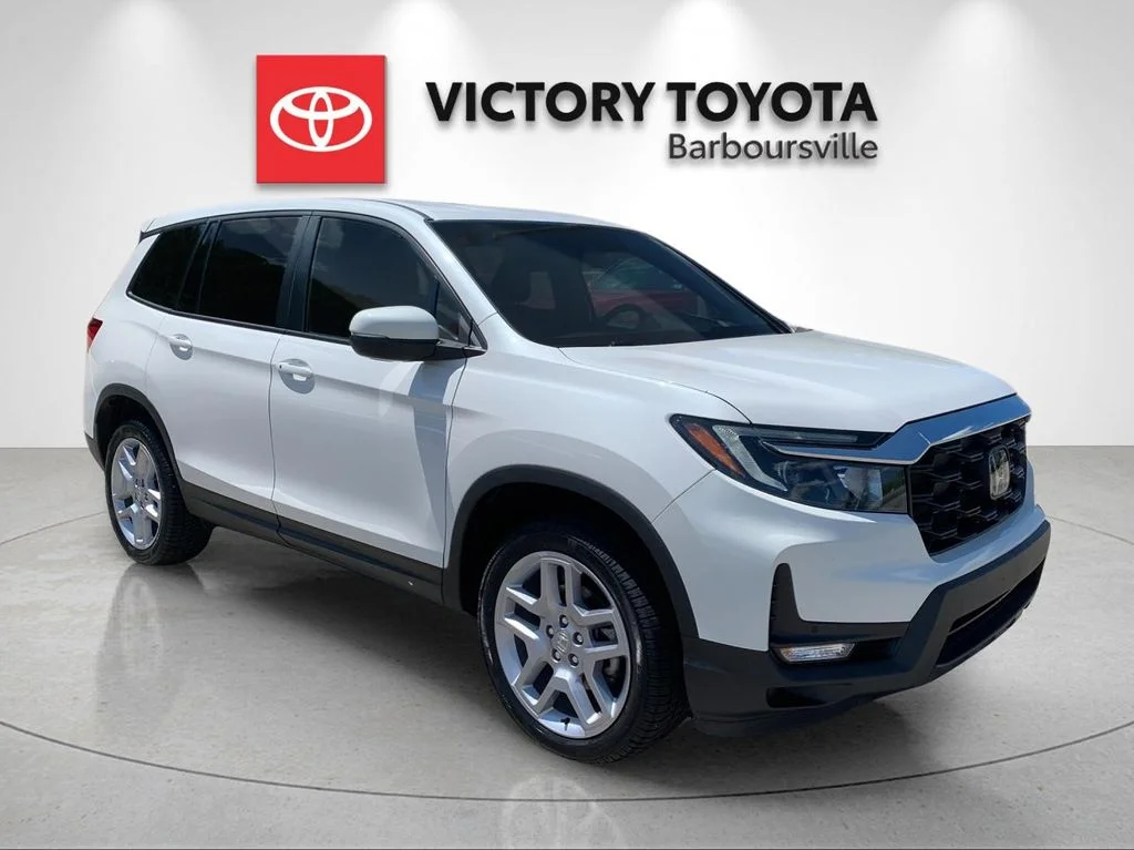 Used 2024 White Honda EX-L image 5
