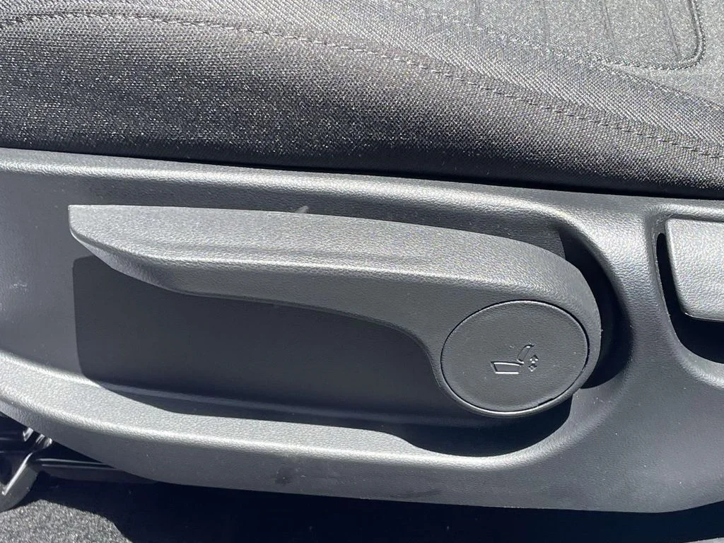 New 2026 Blue Hyundai SE image 17