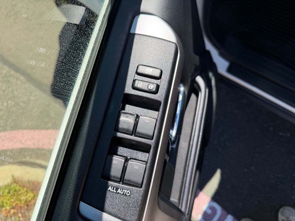 Used 2022 White Toyota SR5 image 12