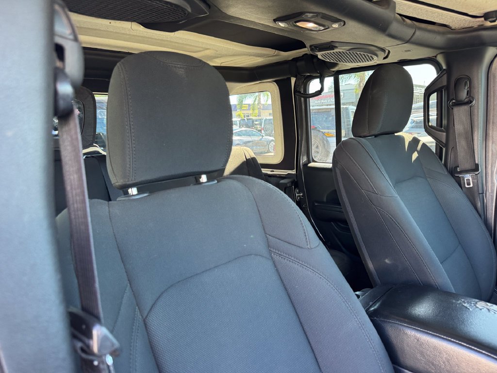 Used 2018 Crystal Metallic Jeep Unlimited Sport S image 4