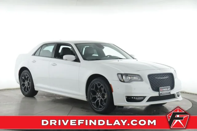 2023 Chrysler 300 Touring L AWD's photo