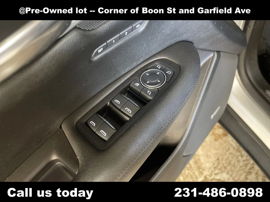 Used 2017 Silver Cadillac Luxury image 16