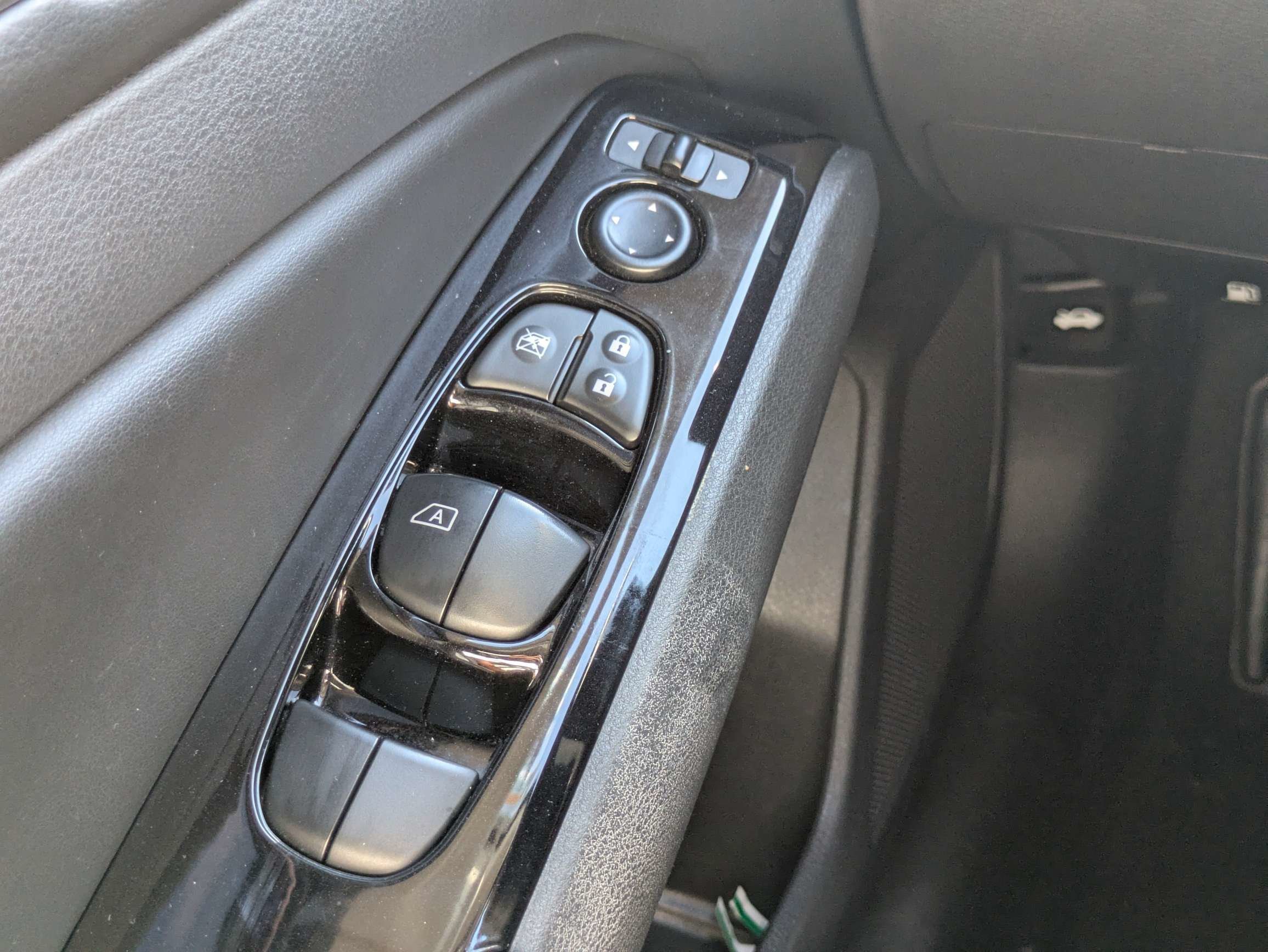 Used 2023  Nissan 2.5 SV image 19