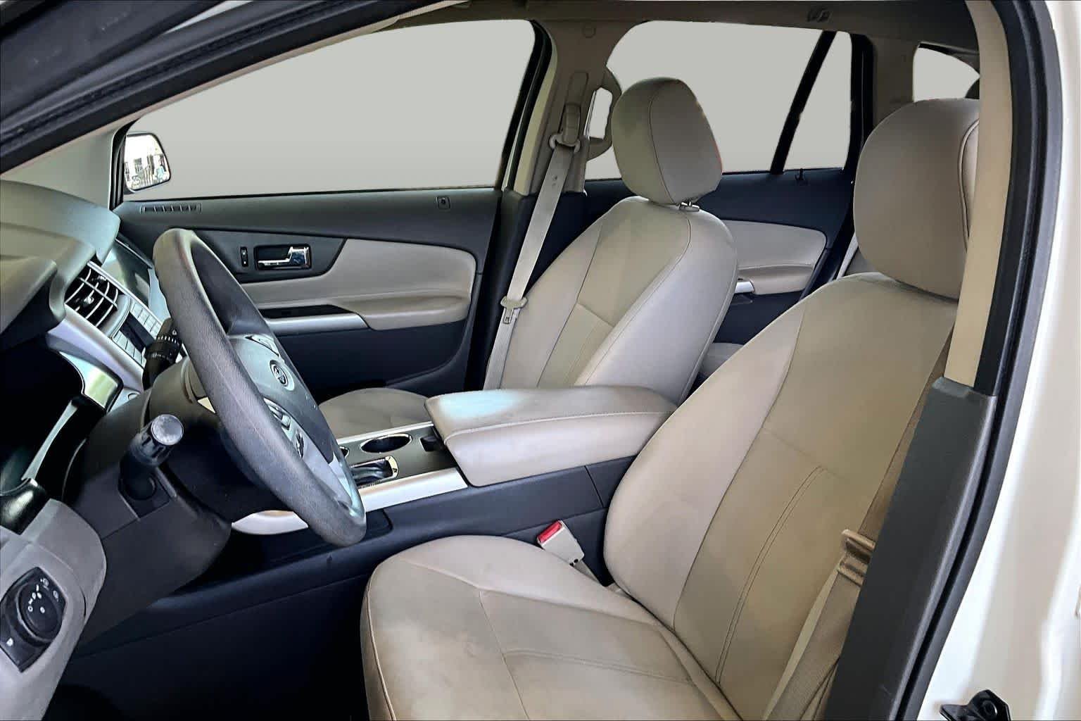 Used 2013 White Suede Ford SE image 7