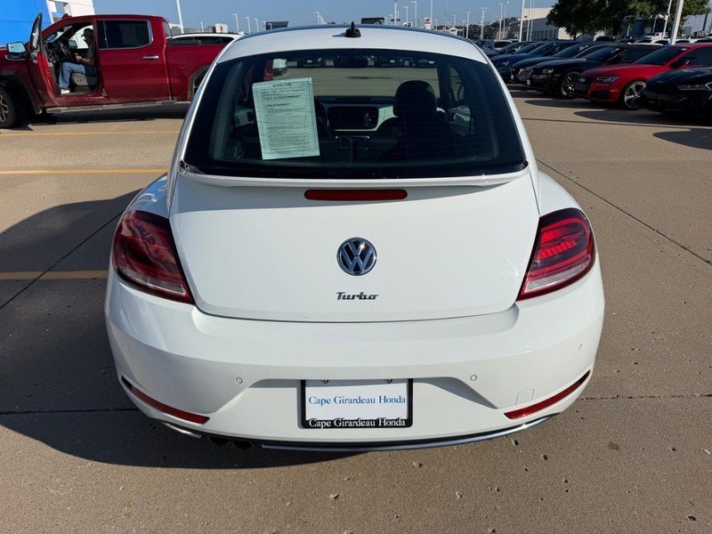 Used 2018 Pure White Volkswagen SE image 3