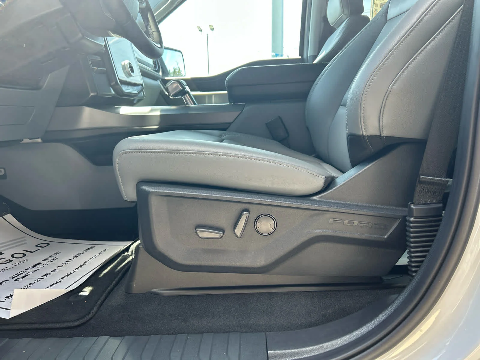 2025 Ford F-150 Lightning Flash - Photo 13