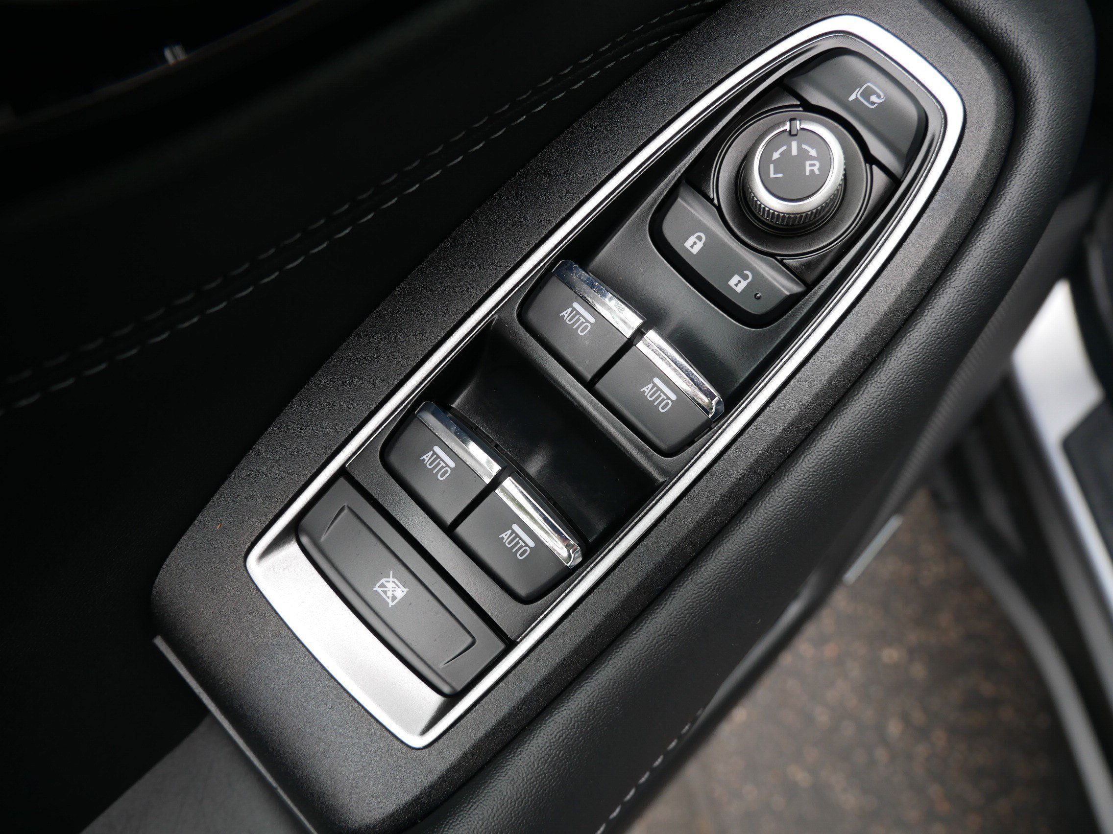 Certified Used 2025 Ice Silver Metallic Subaru Touring image 19