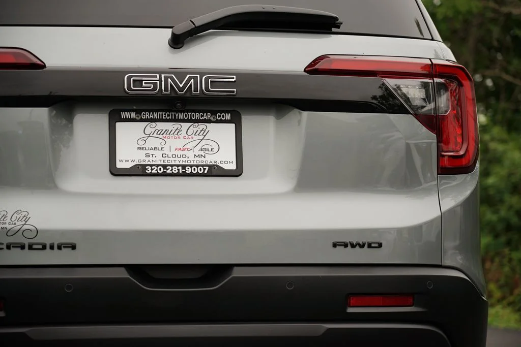 2023 GMC Acadia SLE - Photo 10