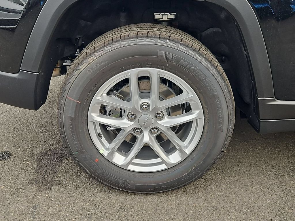 New 2026 Diamond Black Crystal Pearlcoat Jeep Laredo X image 9