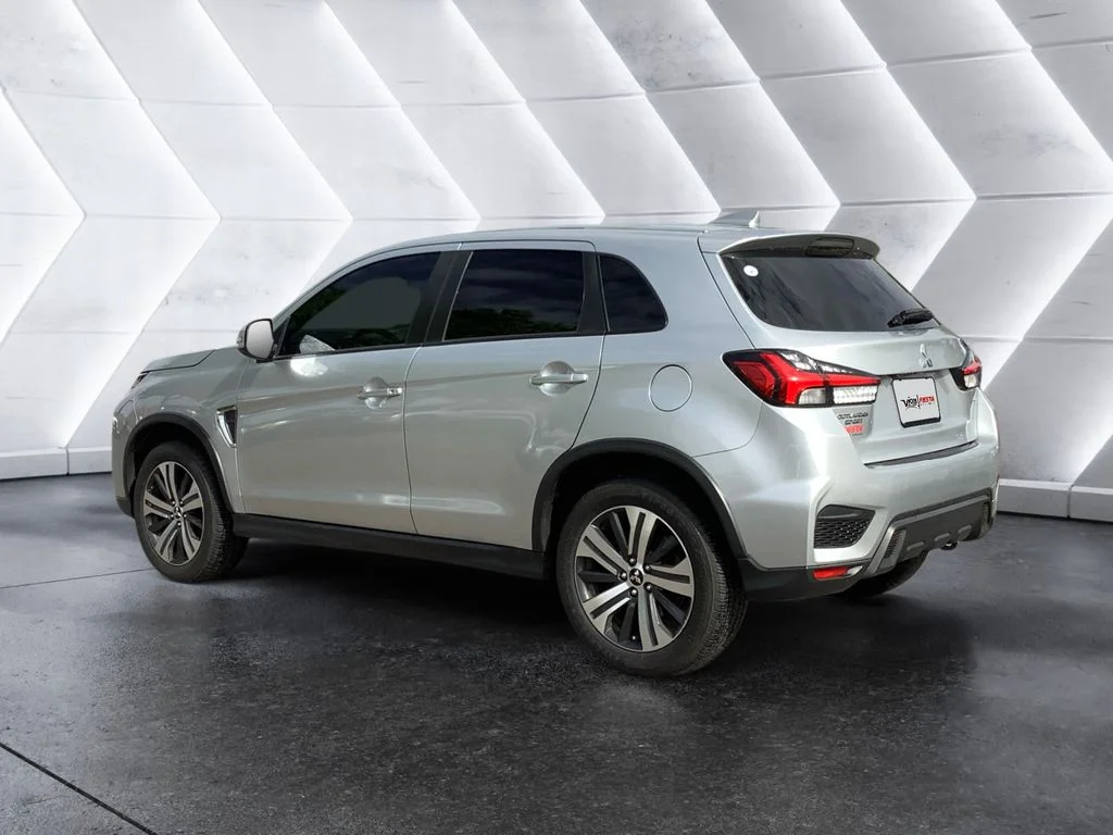 Used 2020 Silver Mitsubishi 2.0 SE image 6