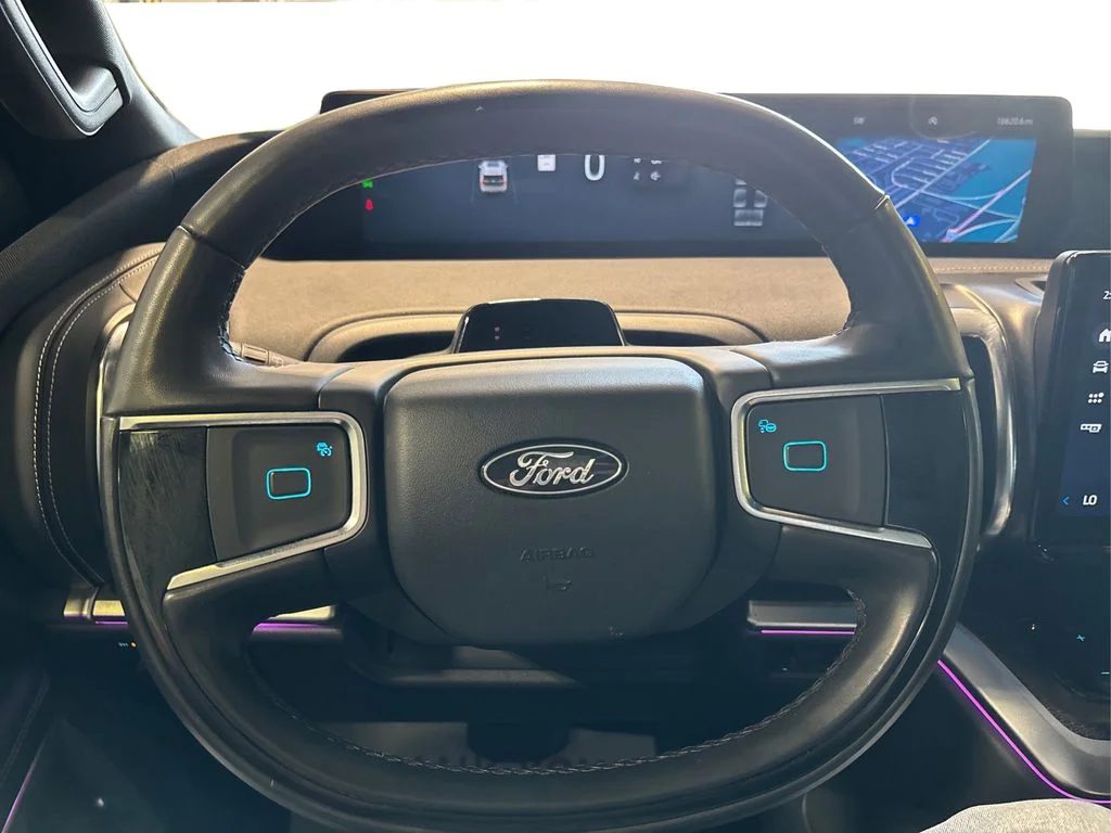 Used 2025 White Metallic Ford Platinum image 29