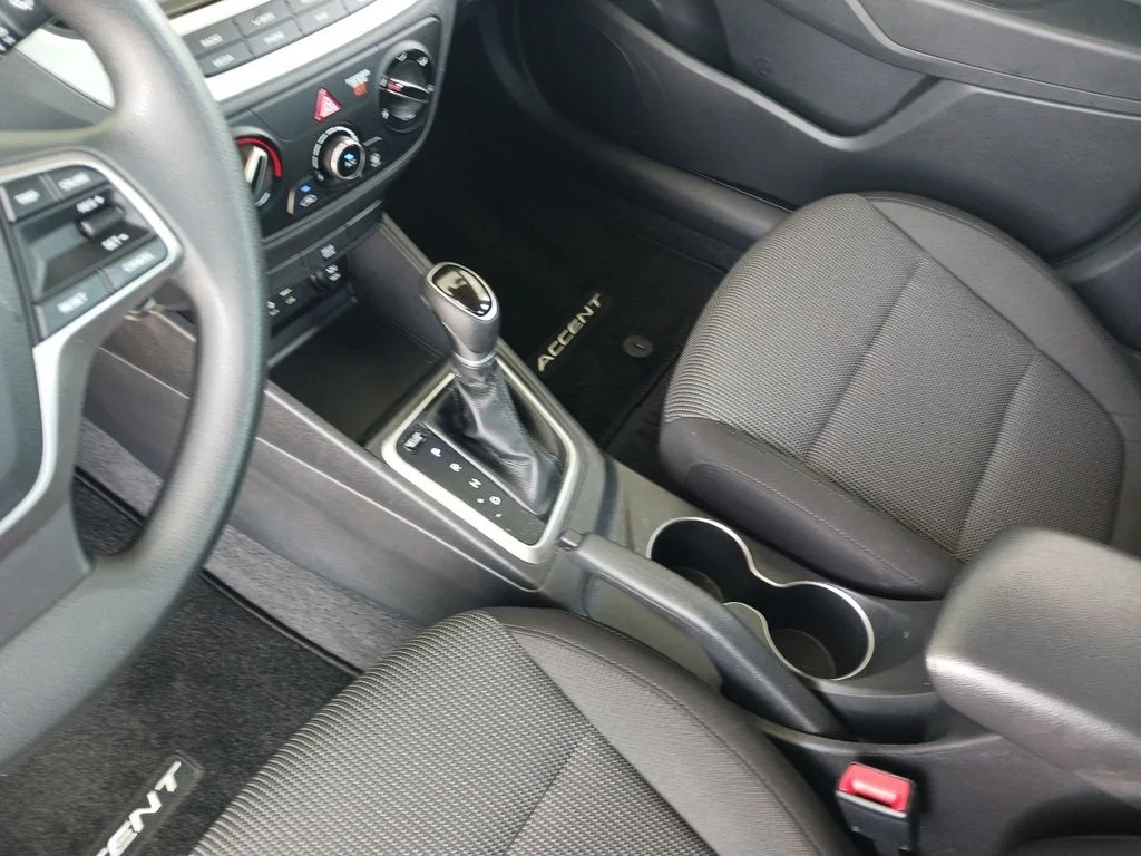 Used 2022 Silver Hyundai SEL image 11