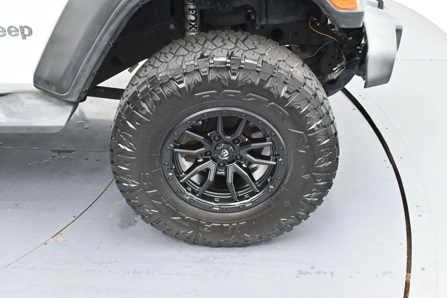 Used 2020 Bright White Clearcoat Jeep Sport S image 30