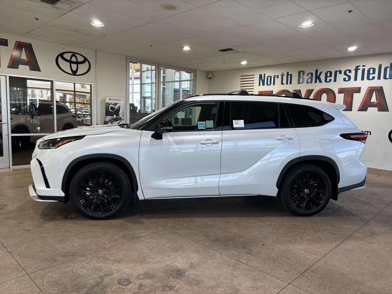 New 2026 Wind Chill Pearl <sup>1</sup> Toyota  XSE image 7