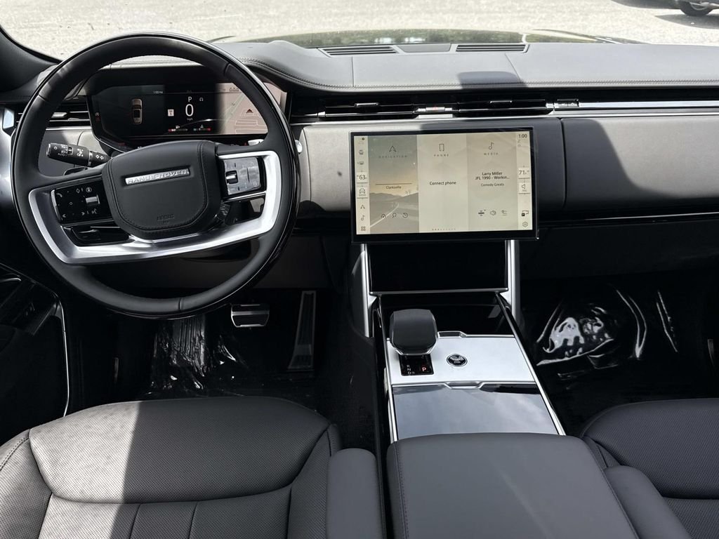 New 2026 Santorini Black Land Rover SE image 2